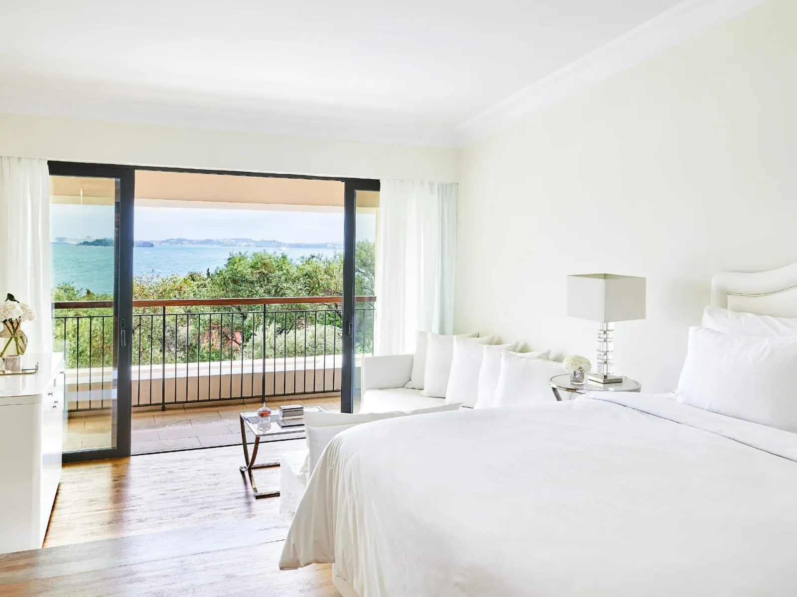 Corfu Imperial A Grecotel Resort To Live, Komeno, Grčka — Deluxe Bungalow Sea View 1st Floor