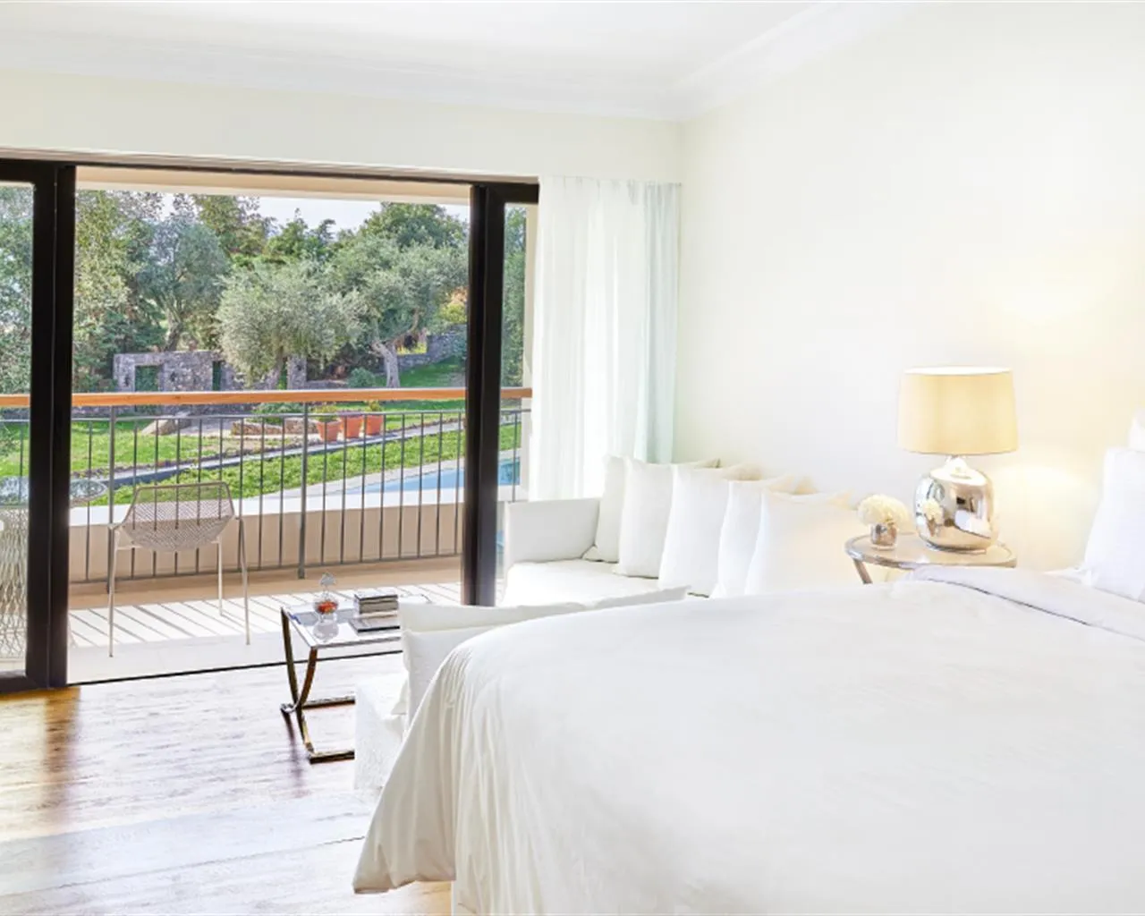 Corfu Imperial A Grecotel Resort To Live, Komeno, Grčka — Family Bungalow Open Plan Sharing Pool Ground Floor /Gardens