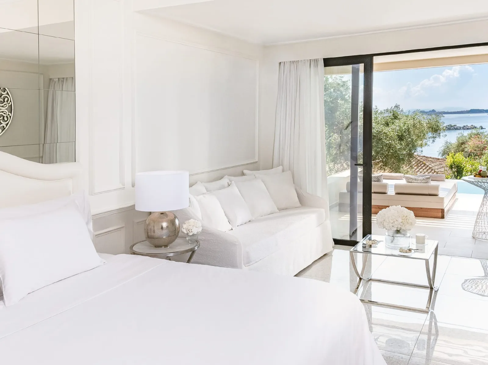 Corfu Imperial A Grecotel Resort To Live, Komeno, Grčka — Swim Up Junior Bungalow Suite