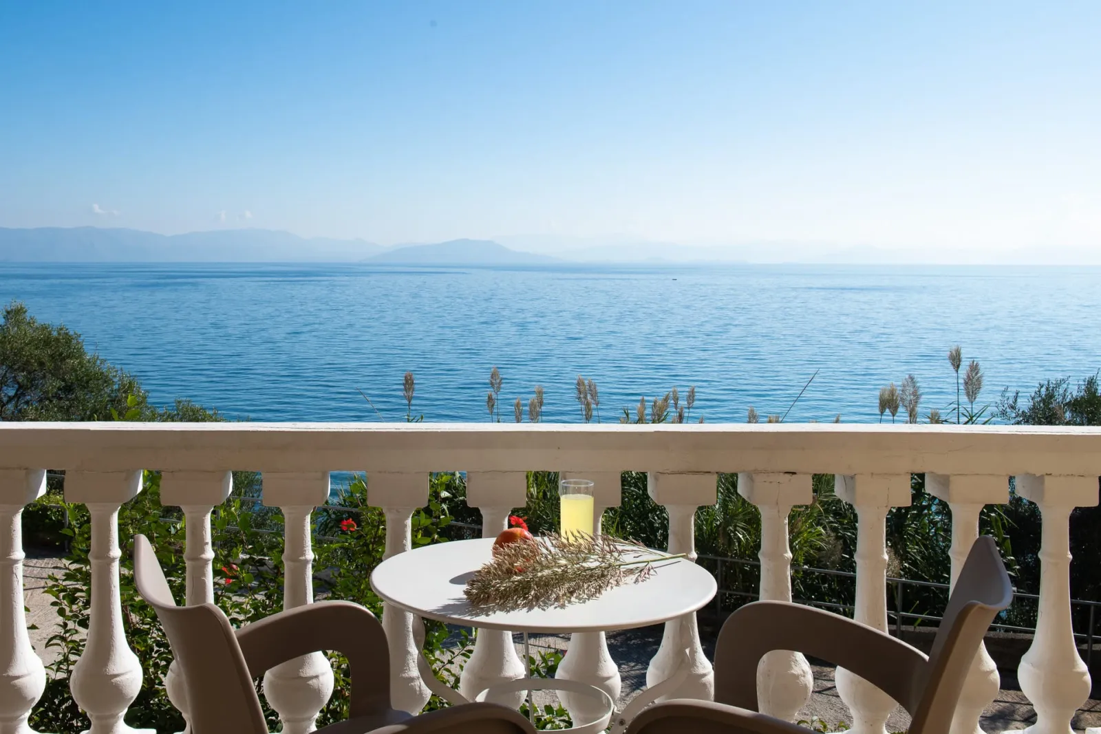 Dimitra Studios, Benices (Benitses), Grčka — Double Studio | Panoramic Sea & Sunrise View [30 m²]