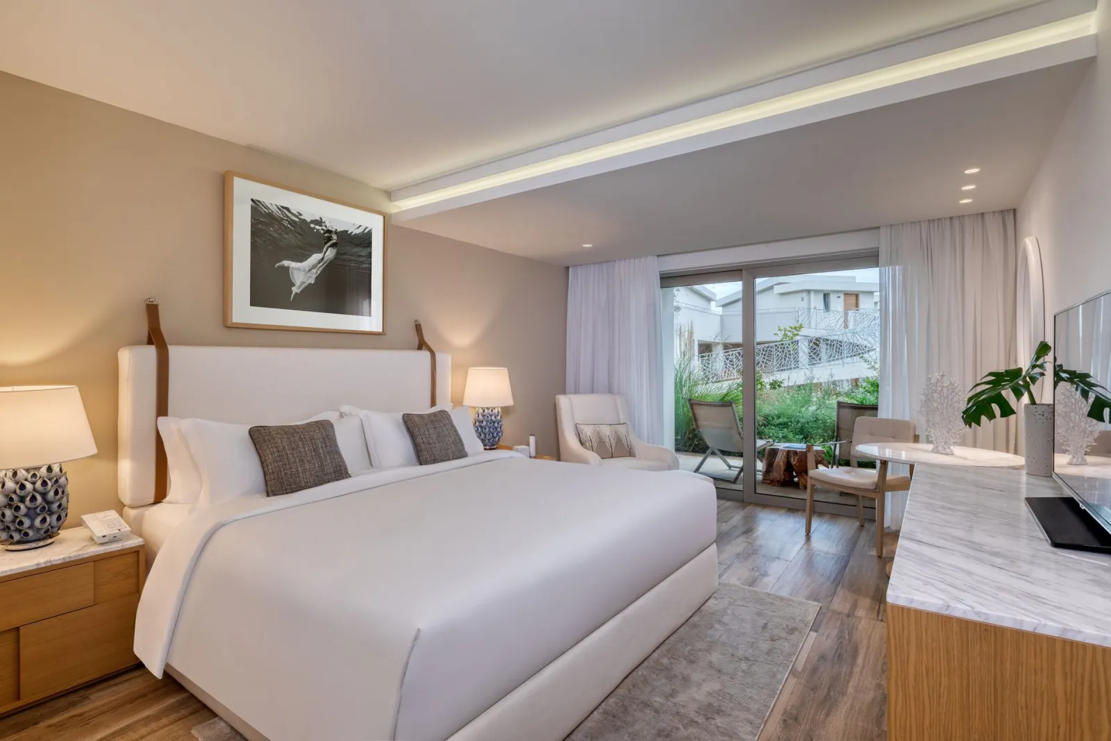 Domes Miramare, A Luxury Collection Resort (Adults Only Hotel), Moraitika, Grčka — Emerald Retreat