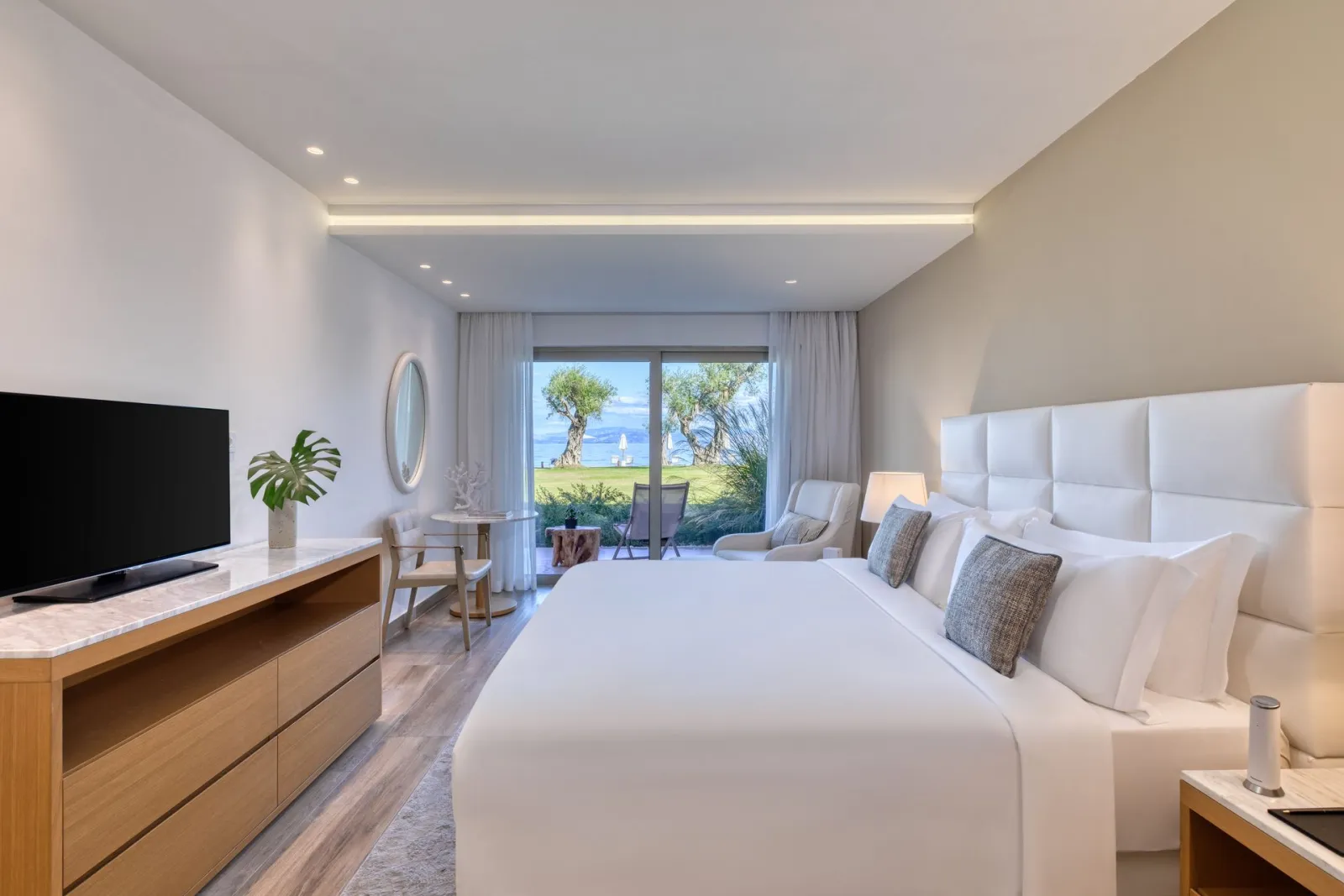 Domes Miramare, A Luxury Collection Resort (Adults Only Hotel), Moraitika, Grčka — Emerald Retreat Beachfront