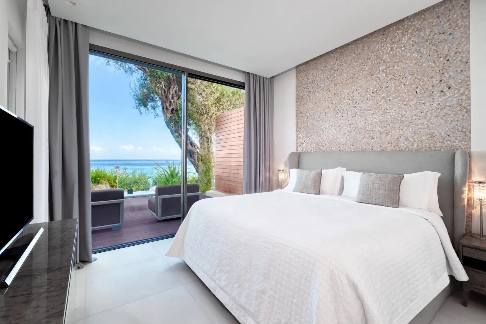 Domes Miramare, A Luxury Collection Resort (Adults Only Hotel), Moraitika, Grčka — HRH Pearl