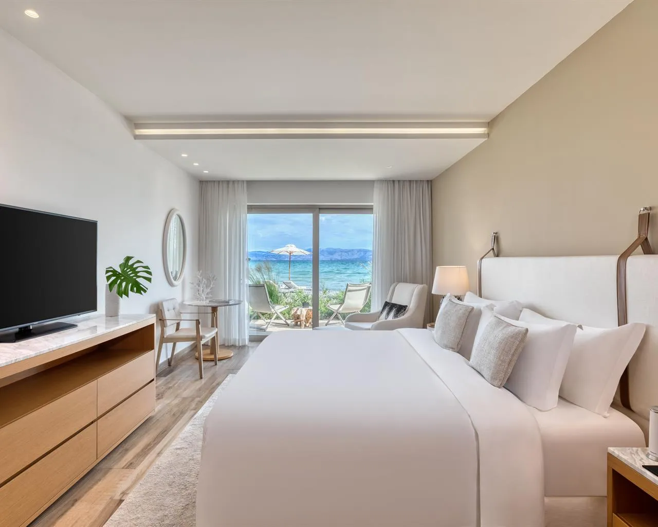 Domes Miramare, A Luxury Collection Resort (Adults Only Hotel), Moraitika, Grčka — Suite Emerald /Haute Living Selection/ Beach Front