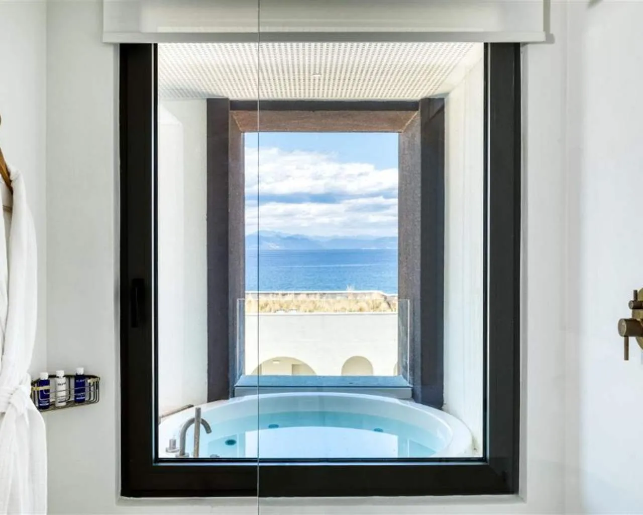 Domes Miramare, A Luxury Collection Resort (Adults Only Hotel), Moraitika, Grčka — Suite Opal with Outdoor Jacuzzi Sea View