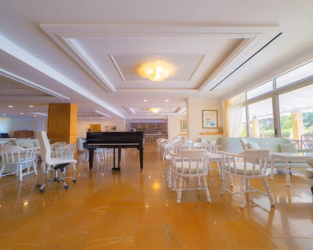 Elea Beach Hotel-CRF, Dassia, Grčka — plaža