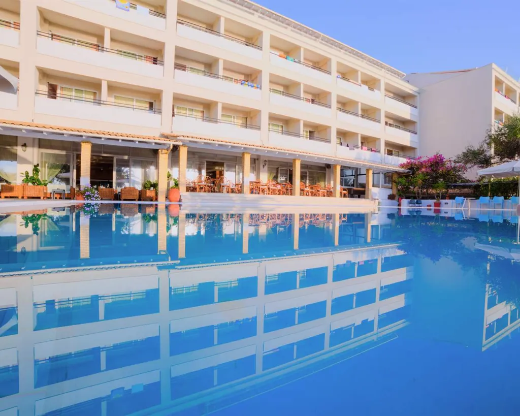 Elea Beach Hotel-CRF, Dassia, Grčka — plaža