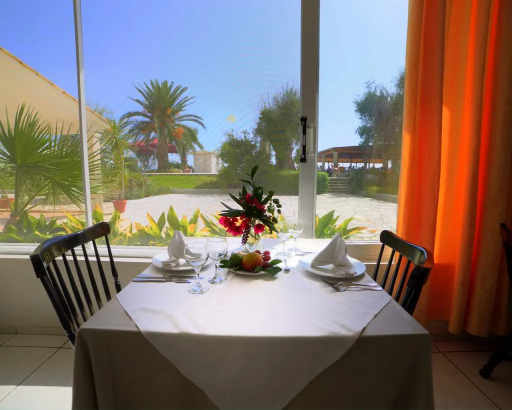 Elea Beach Hotel-CRF, Dassia, Grčka — plaža