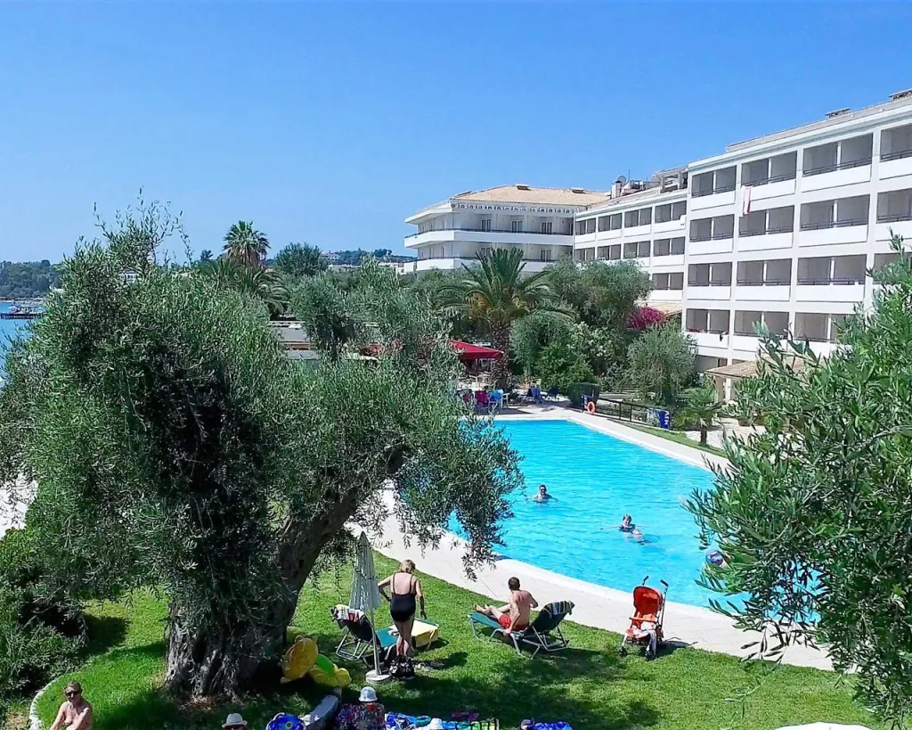 Elea Beach Hotel-CRF, Dassia, Grčka — plaža