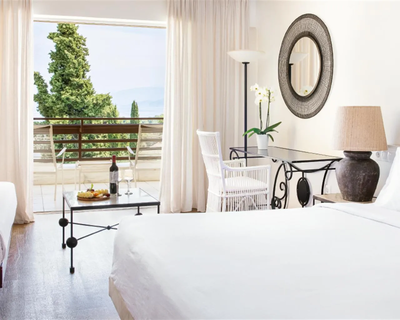 Grecotel Daphnila Bay Dassia, Dasia, Grčka — Family Room Grand (Family Appartment) Panoramic Sea View