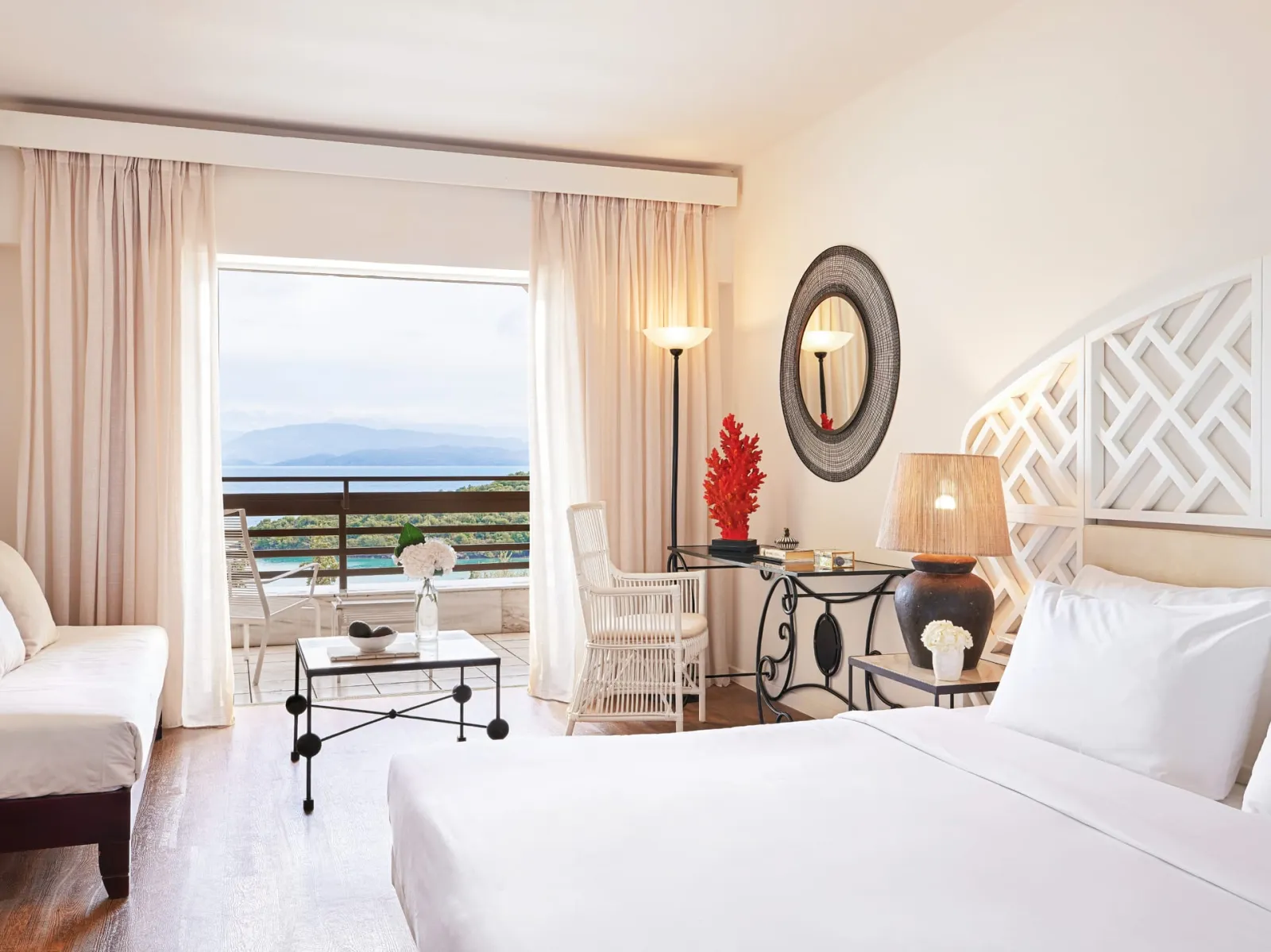 Grecotel Daphnila Bay Dassia, Dasia, Grčka — Grand Family Room Panoramic Sea View