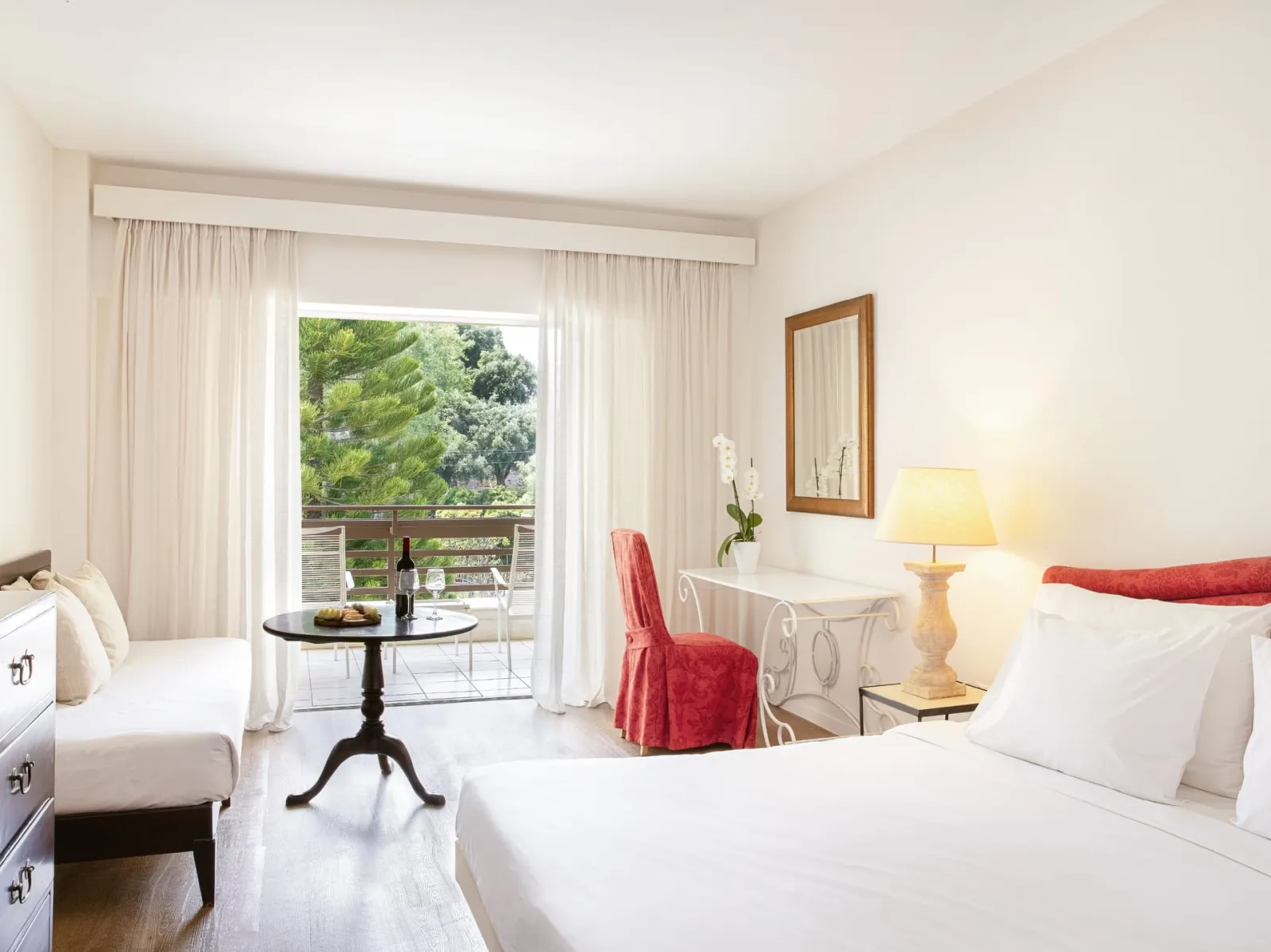 Grecotel Daphnila Bay Dassia, Dasia, Grčka — Superior Room Garden View & Private Balcony