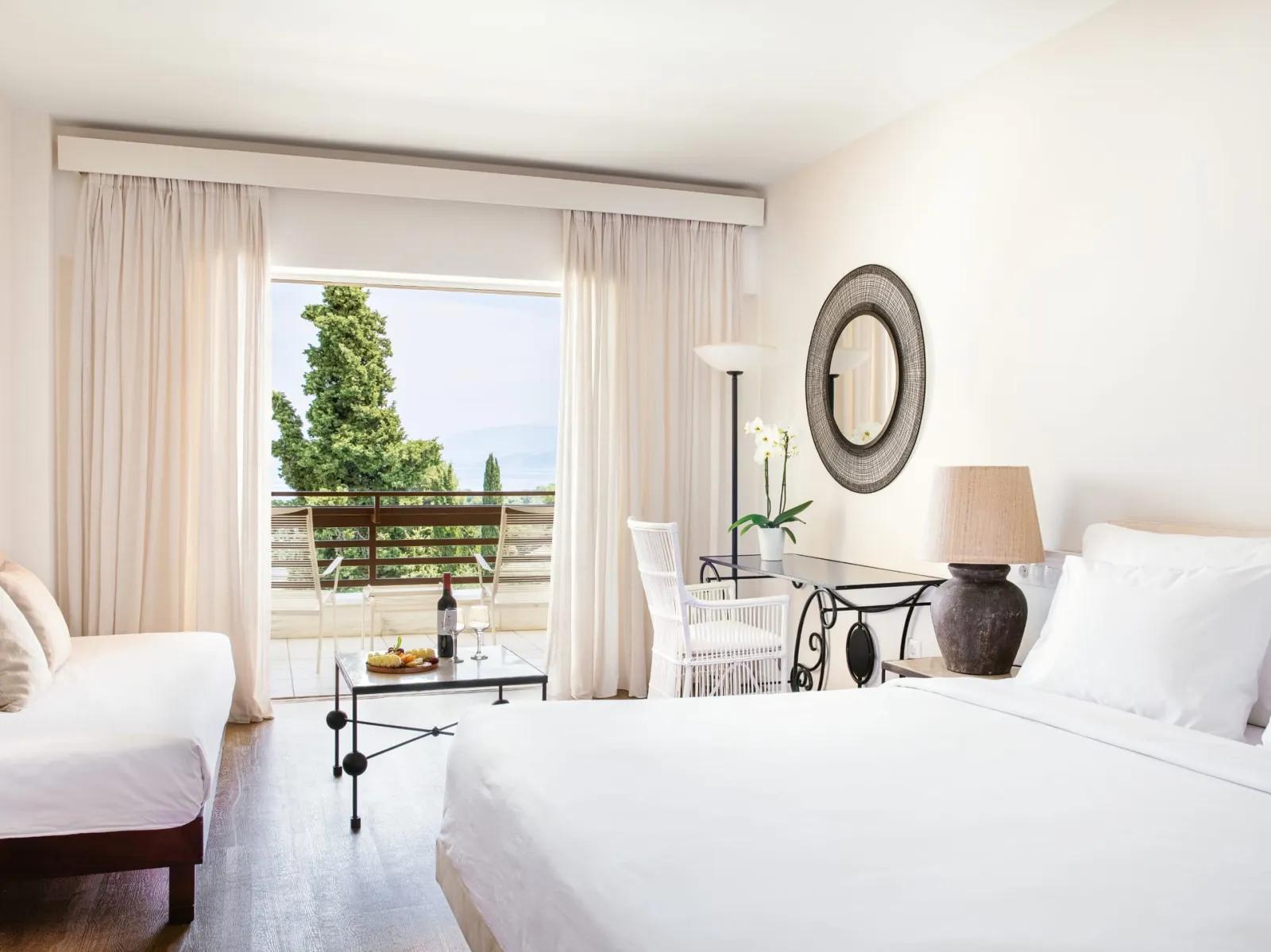 Grecotel Daphnila Bay Dassia, Dasia, Grčka — Superior Room Sea View & Private Balcony