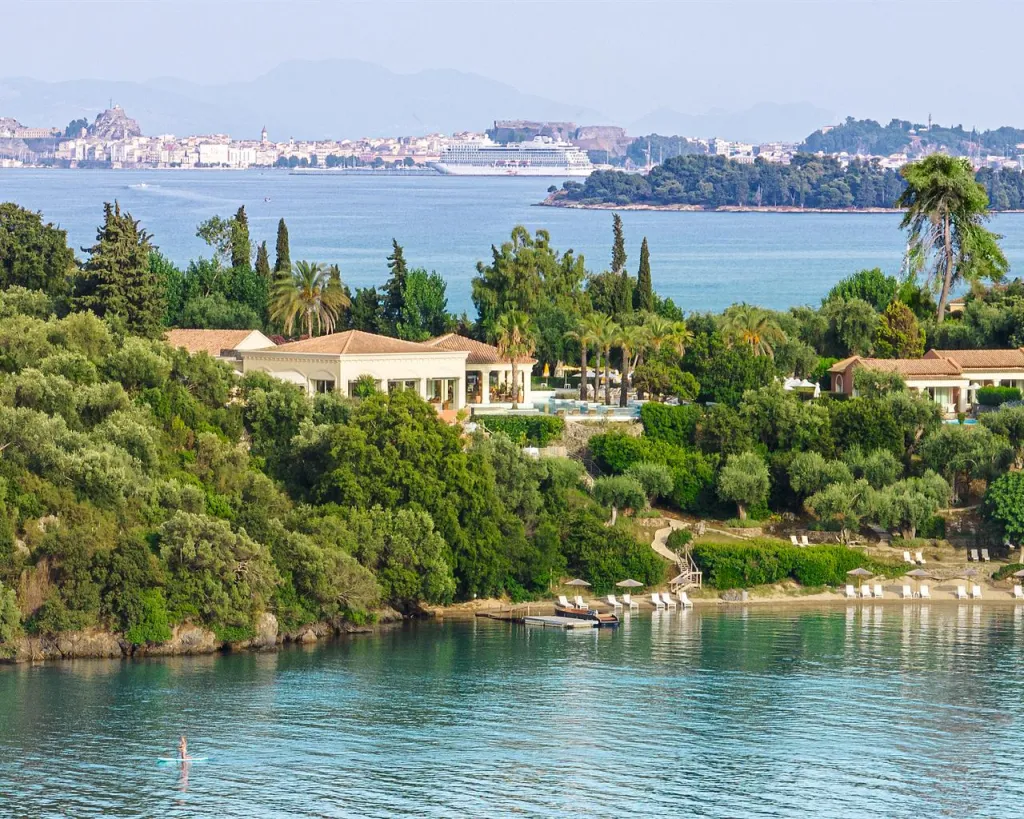 Grecotel Eva Palace at Kommeno Peninsula, Komeno, Grčka — plaža