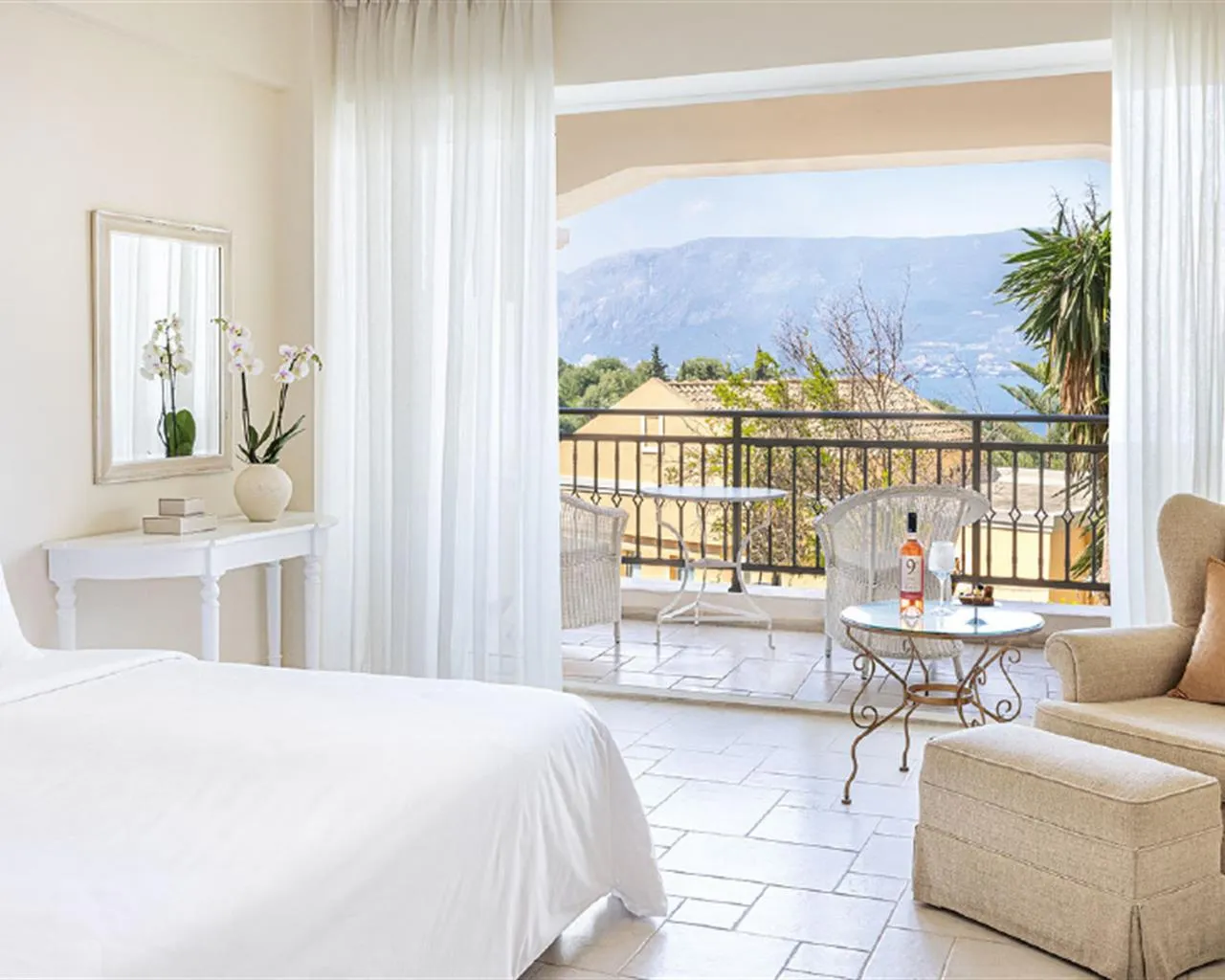 Grecotel Eva Palace at Kommeno Peninsula, Komeno, Grčka — Guestroom Panoramic Sea View