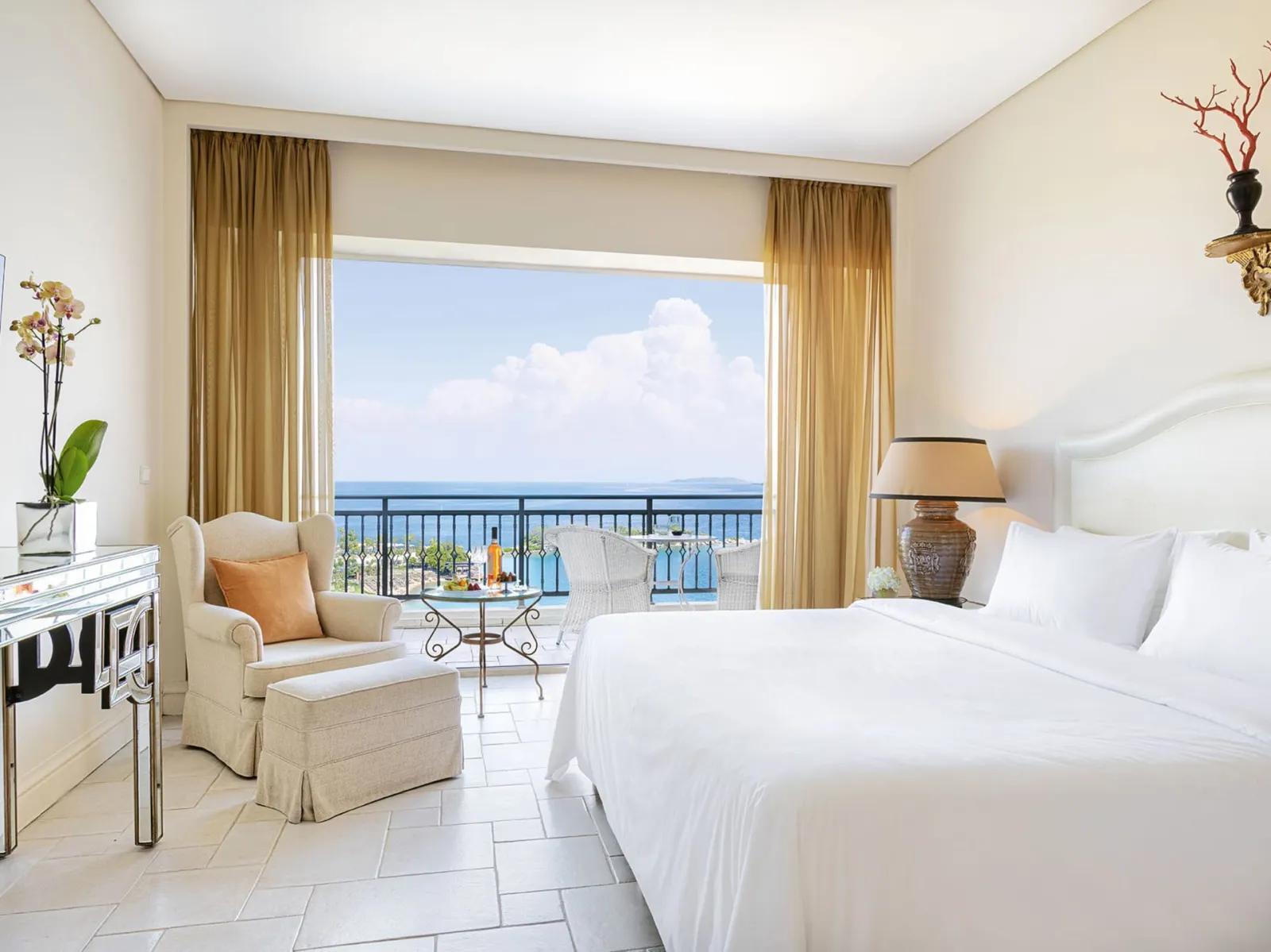 Grecotel Eva Palace at Kommeno Peninsula, Komeno, Grčka — Sky Luxury Guestroom Sea View