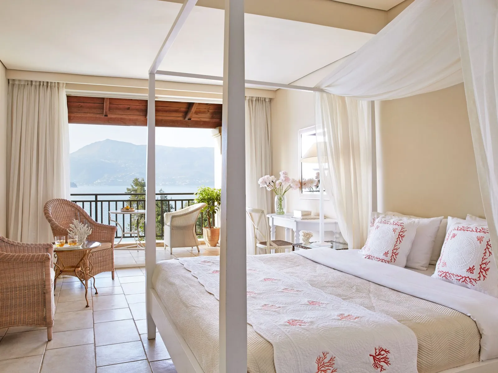 Grecotel Eva Palace at Kommeno Peninsula, Komeno, Grčka — Superior Bungalow Sea View