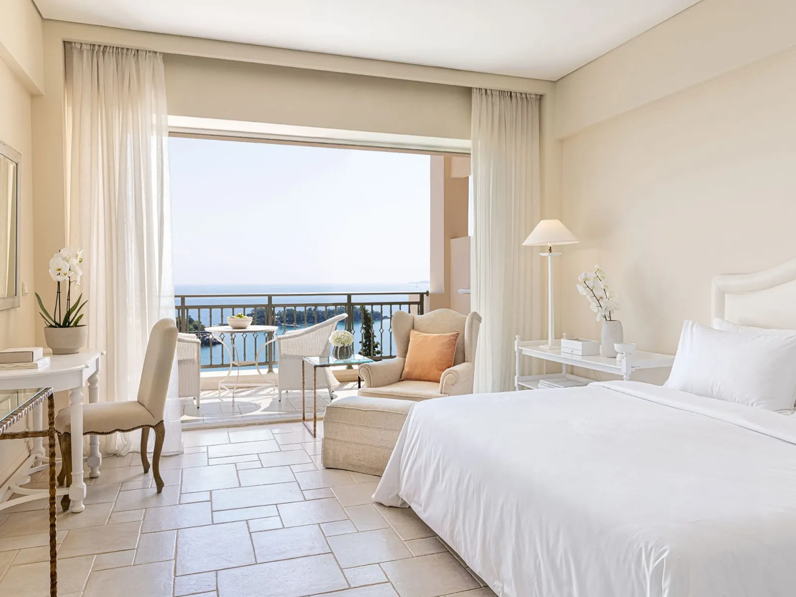 Grecotel Eva Palace at Kommeno Peninsula, Komeno, Grčka — Superior Panoramic Guestroom Sea View