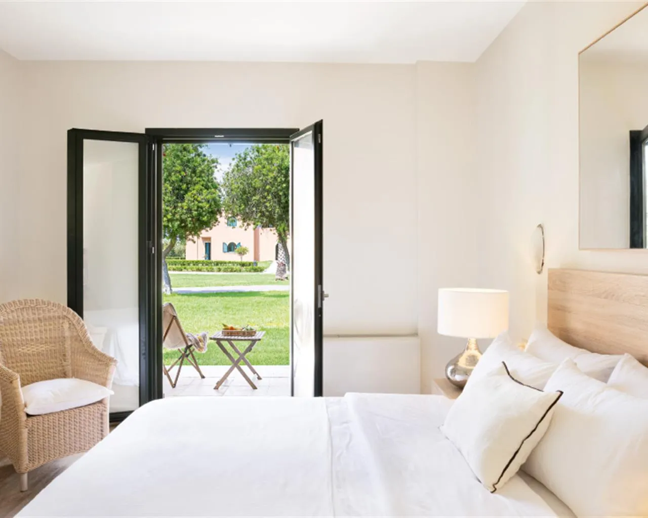 Grecotel Luxme Costa Botanica, Aharavi, Grčka — Bungalow Botanica Shaded Veranda /The Summer Houses