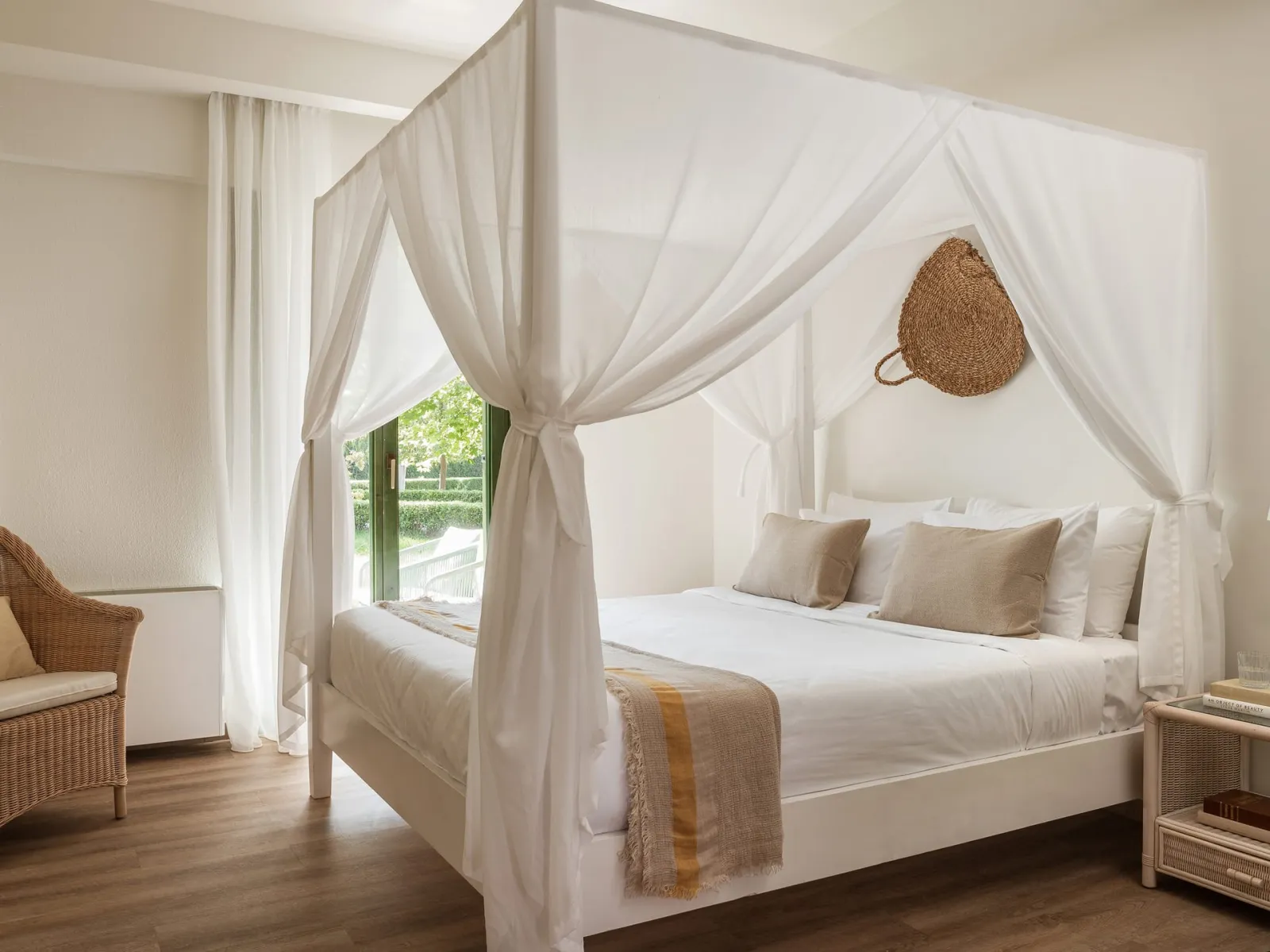 Grecotel Luxme Costa Botanica, Aharavi, Grčka — Family Interconnecting Room shaded veranda