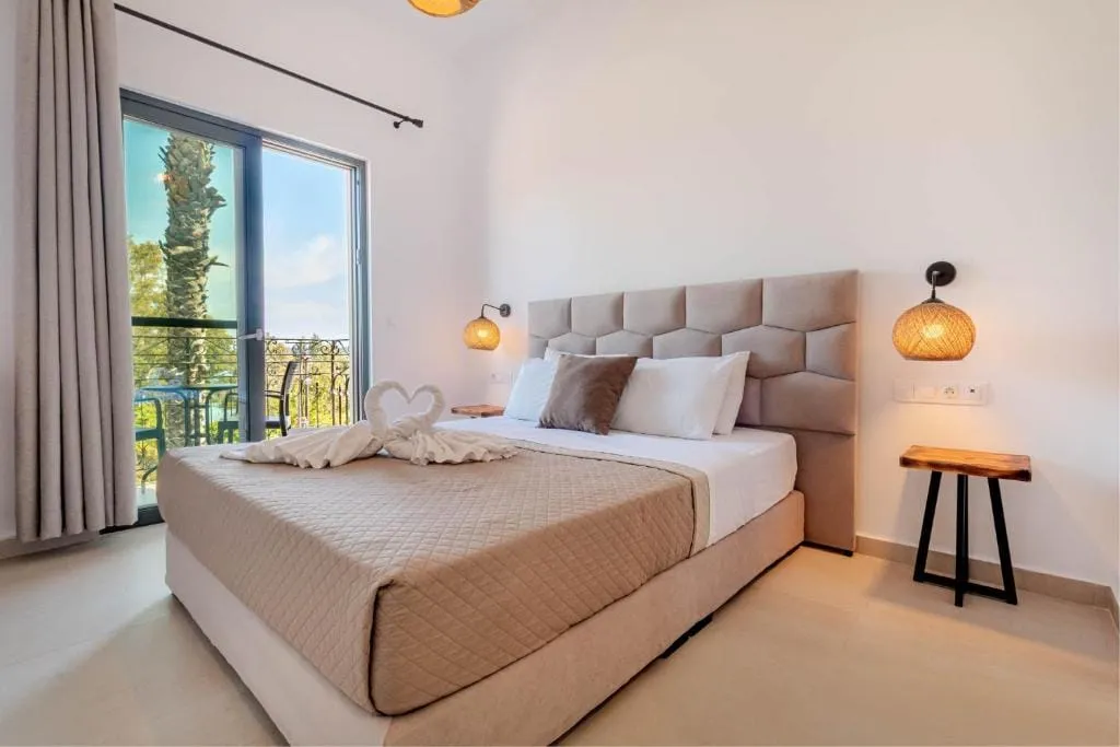 Ionian Arches Hotel, Guvija, Grčka — Deluxe room with sea view & balcony