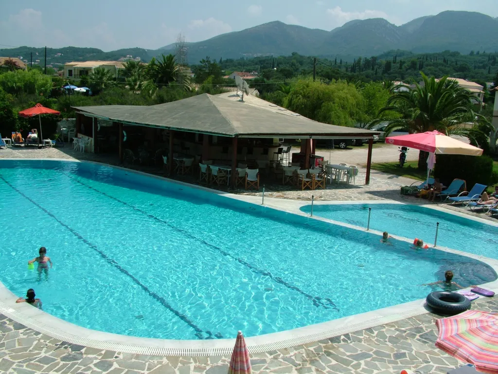 Kamari Corfu, Aharavi, Grčka — fotografija 4