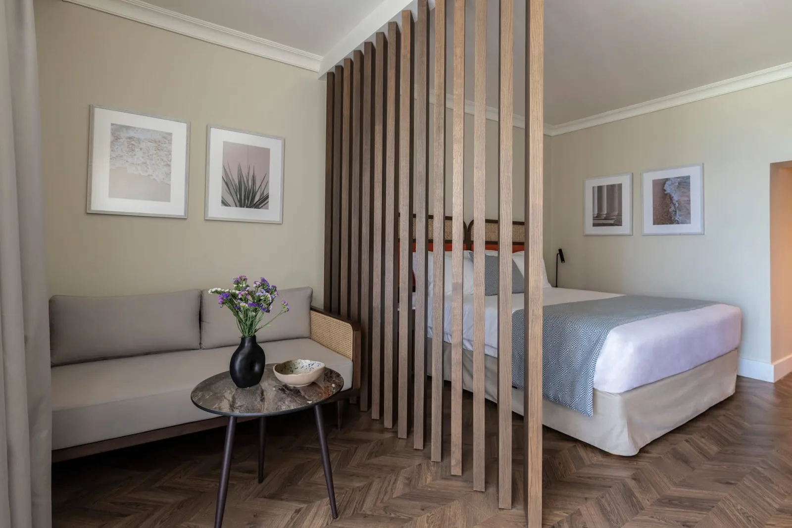 Kerkyra Blue Hotel & Spa, Grad Krf (Alikes Potamu), Grčka — Deluxe Double Inland View with partition and seating area