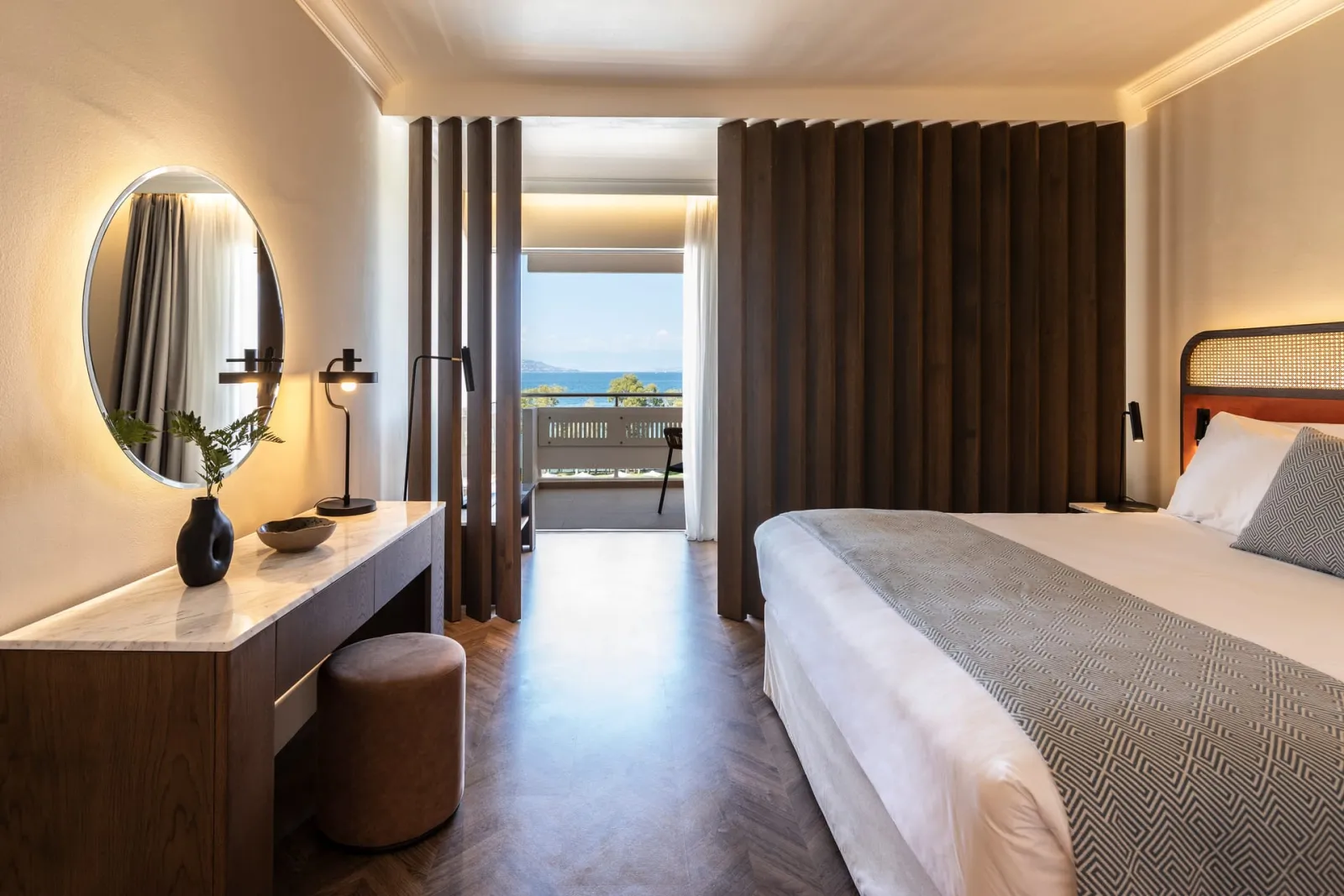 Kerkyra Blue Hotel & Spa, Grad Krf (Alikes Potamu), Grčka — Deluxe Double Sea View with partition and seating area