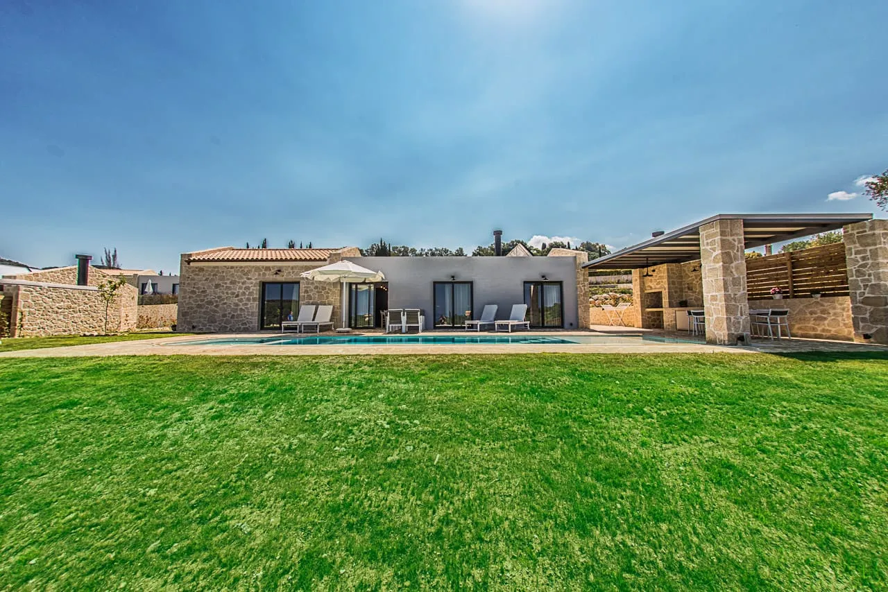 Mega Lithari Villas Corfu, Mega Litari, Grčka — DELUXE TWO BEDROOM VILLA | PRIVATE POOL