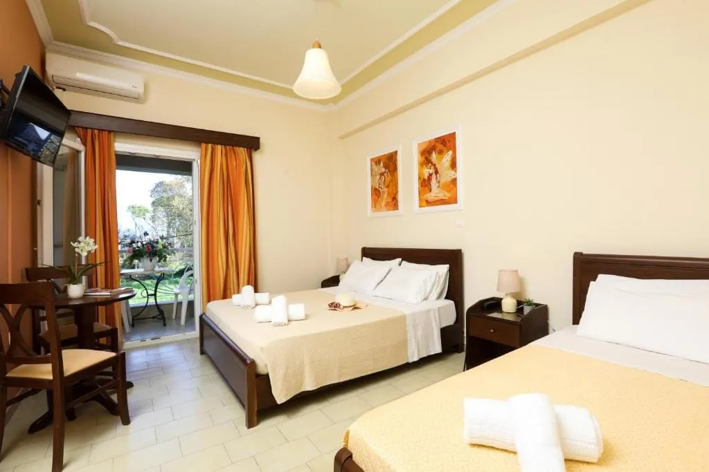 Molfetta Beach, Guvija, Grčka — Quadruple Room with Side Sea View
