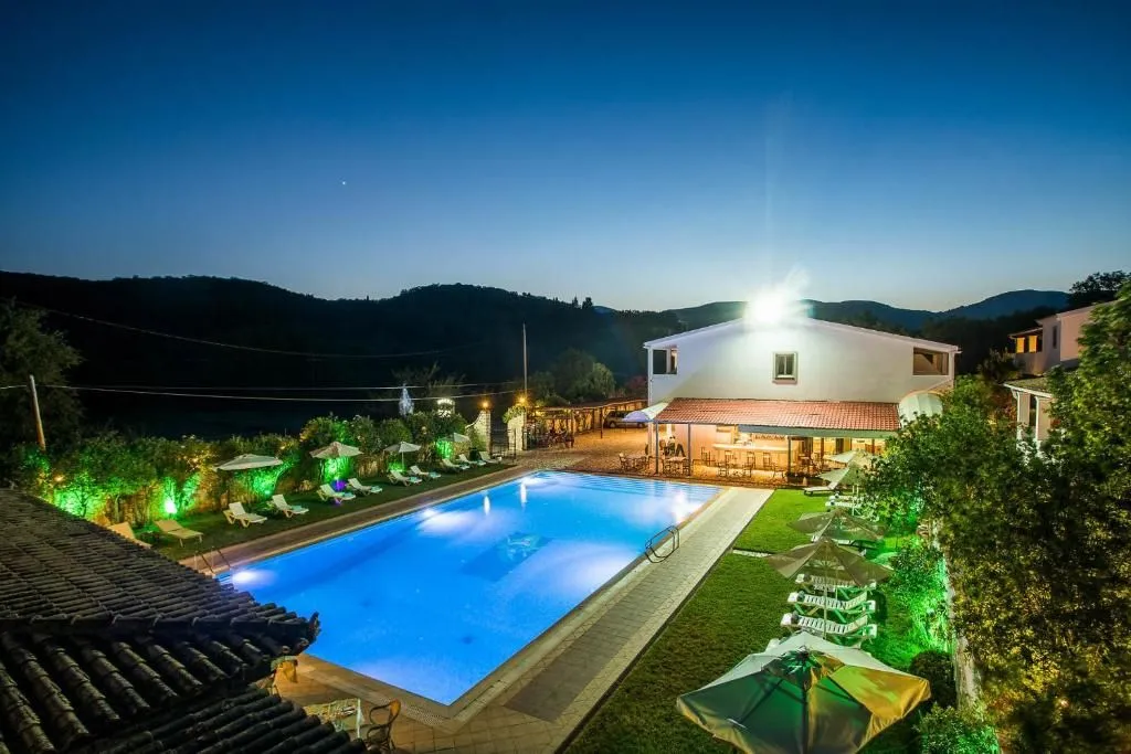 Paradise Inn Corfu, Liapades, Grčka — fotografija 1