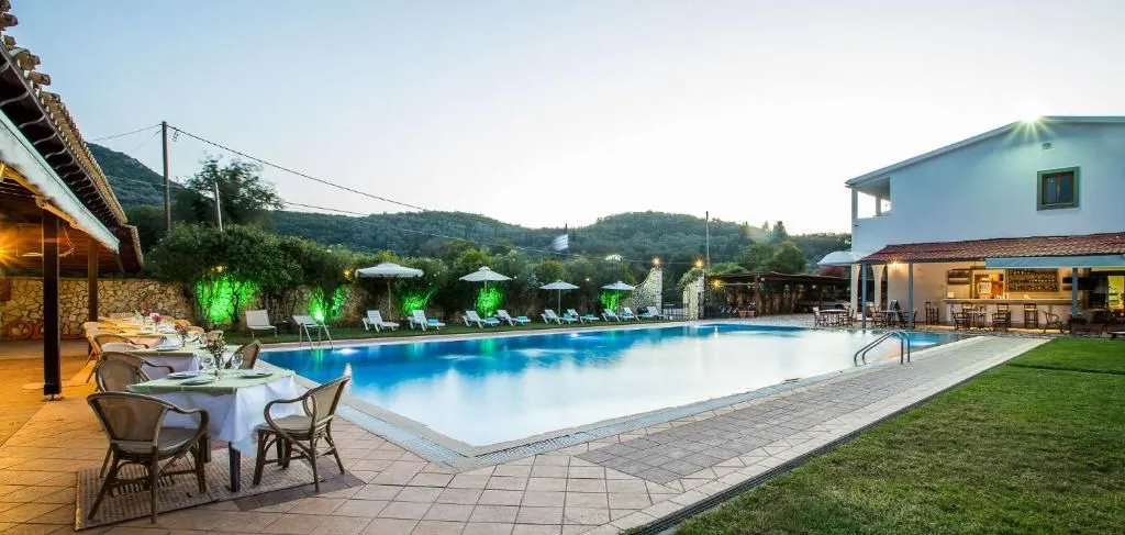 Paradise Inn Corfu, Liapades, Grčka — fotografija 3