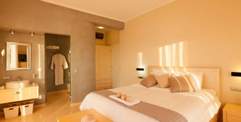 Picture Suites Corfu, Agios Stefanos Avliotes, Grčka — Master Suite with Sea View