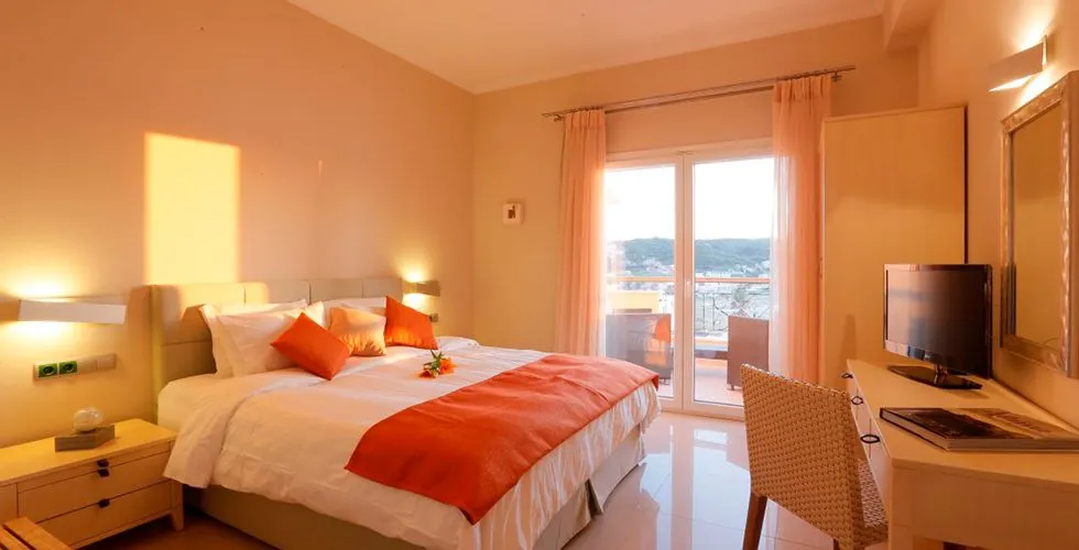 Picture Suites Corfu, Agios Stefanos Avliotes, Grčka — Master Suite with Sea View