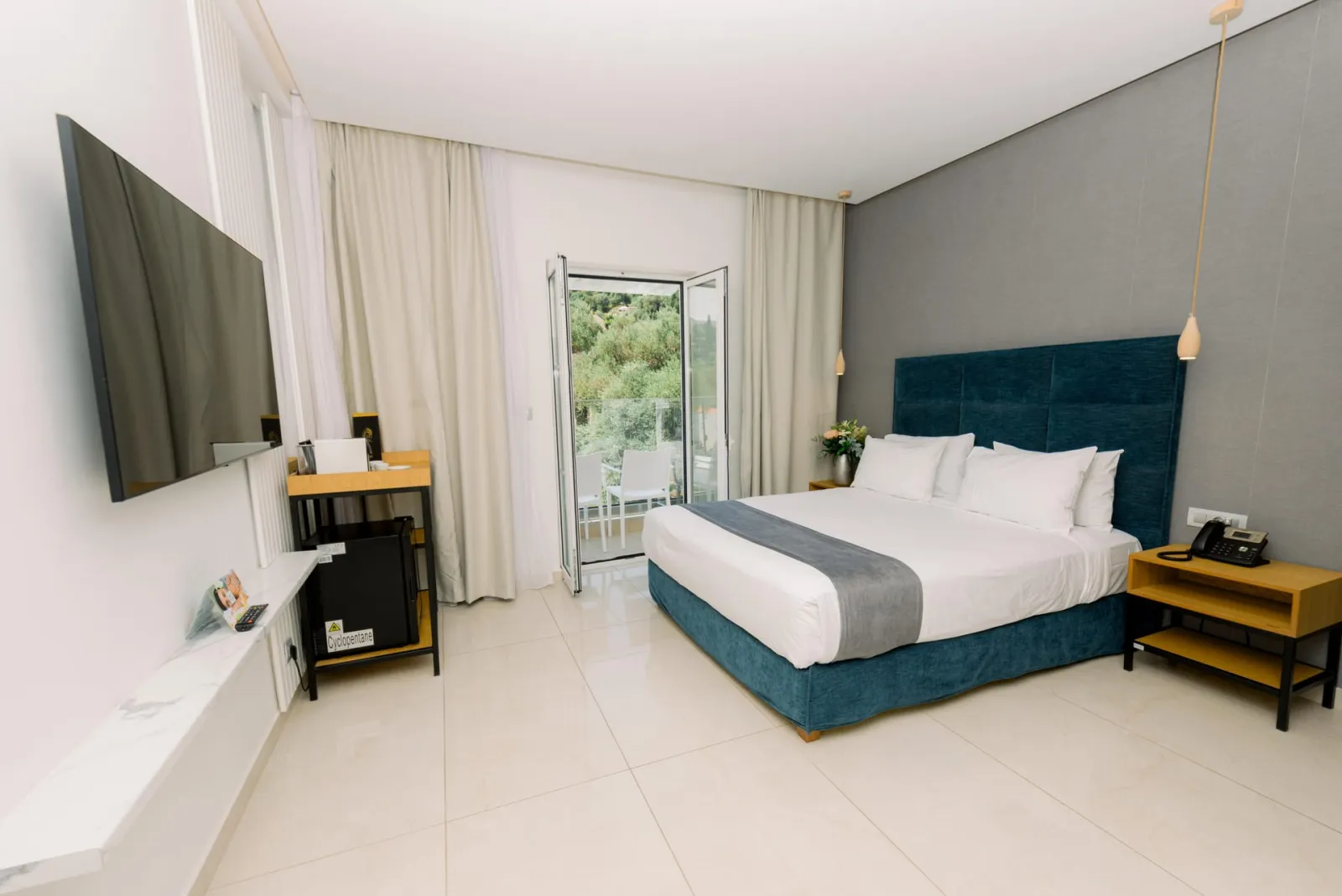 Ray Hotel, Perama, Grčka — Double Room Land View