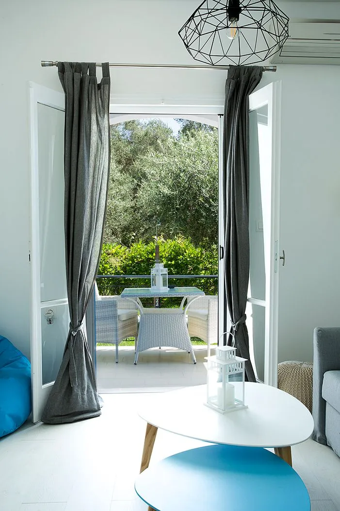 Sun n Chill Corfu, Parakladi – Lefkimi (Lefkimmi), Grčka — Deluxe Apartment with Balcony  Pool View and Garden View (Two)