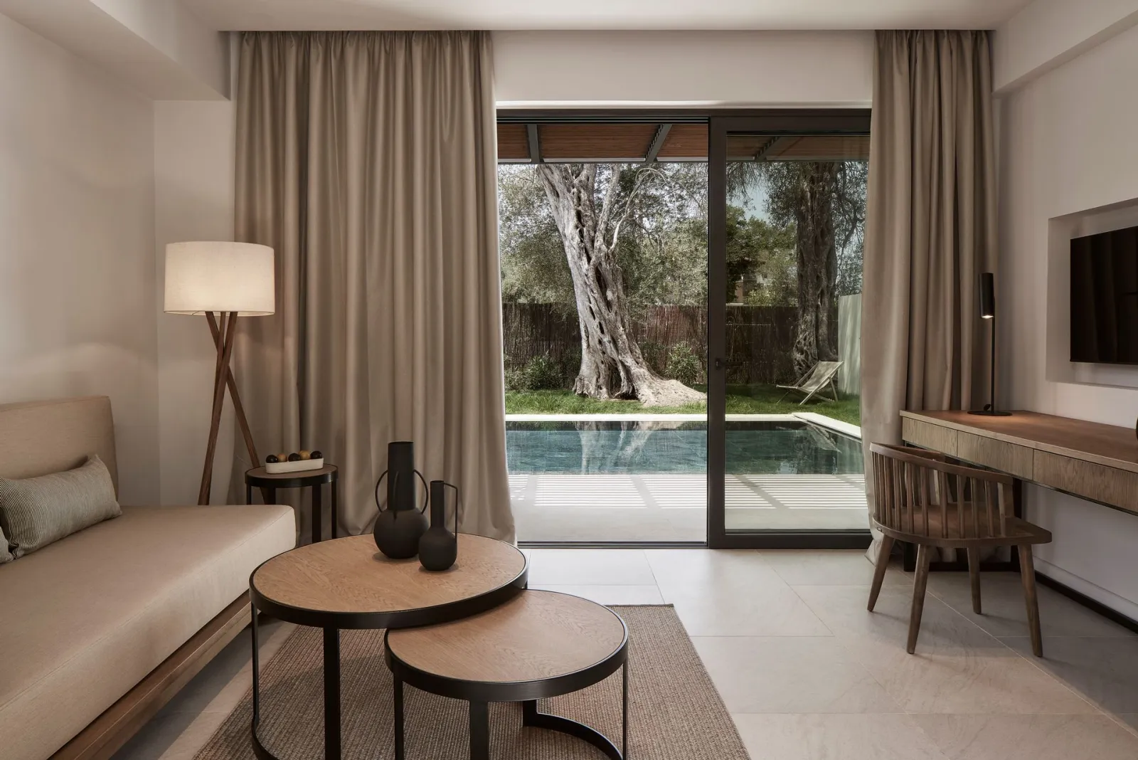 The Olivar Suites, Mesongi, Grčka — Executive Suite with Private Pool