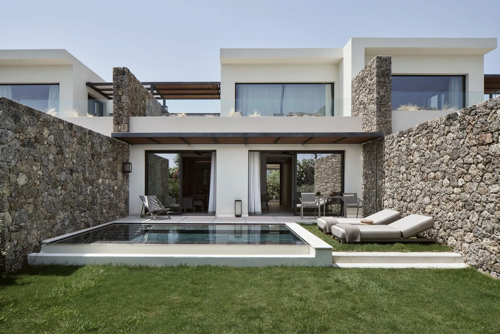 The Olivar Suites, Mesongi, Grčka — Ionian Beachfront Suite with Private Pool