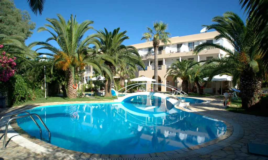 Three Stars Beach Hotel, Moraitika, Grčka — fotografija 1