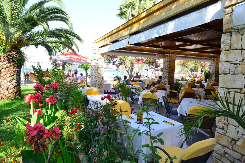 Three Stars Beach Hotel, Moraitika, Grčka — fotografija 11