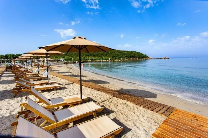 Sunrise Beach Hotel, Amudija