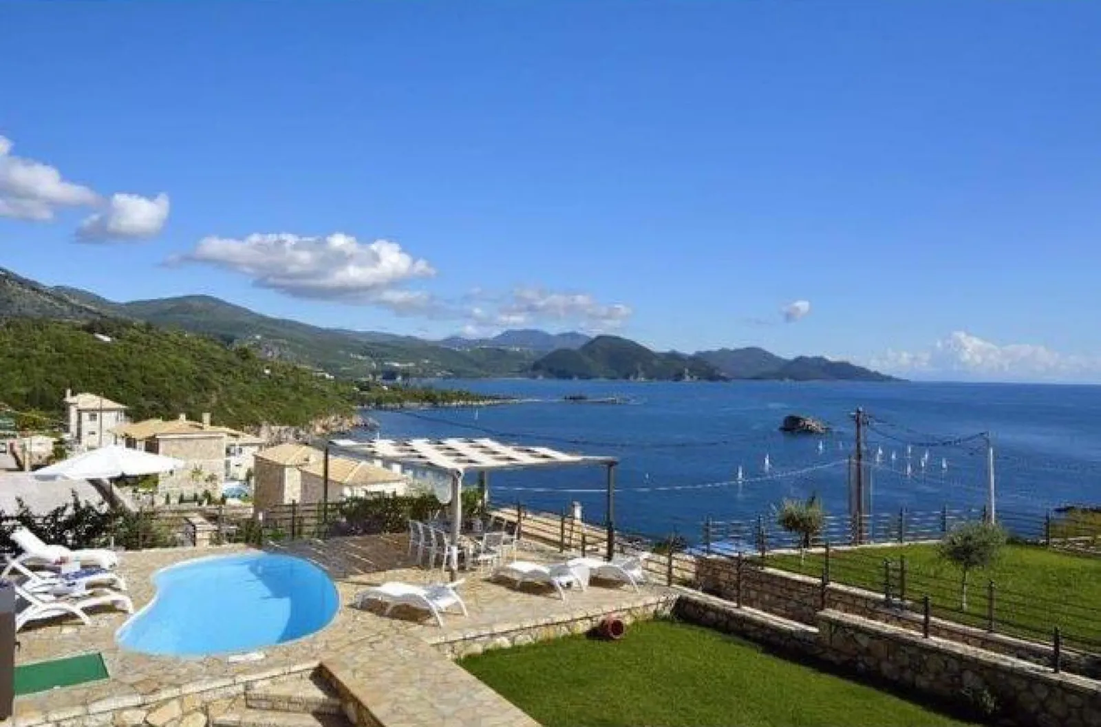 Christies Luxury Suites by Dandy Hospitality, Sivota
