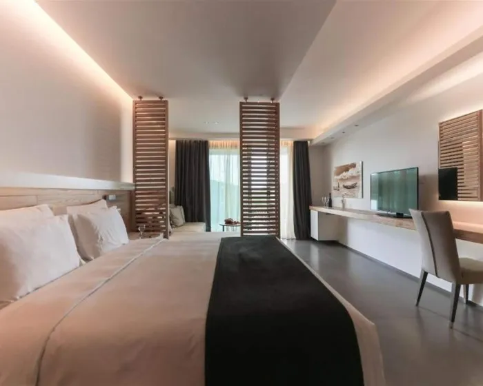 Movenpick Resort Agios Nikolaos Sivota, Sivota, Grčka — Junior Suite Partial Sea View