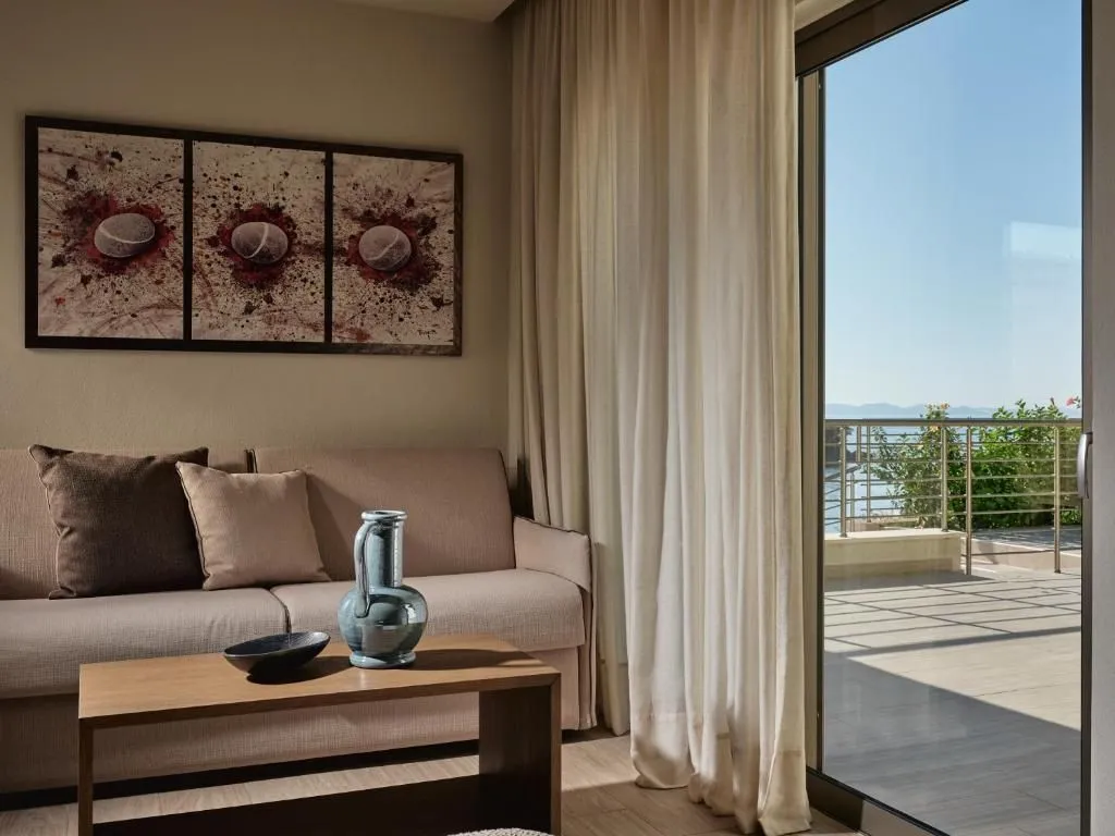 Prima Vista Beachfront Boutique Hotel, Agia Paraskevi – Sivota, Grčka — Grand Suite with Side Sea View