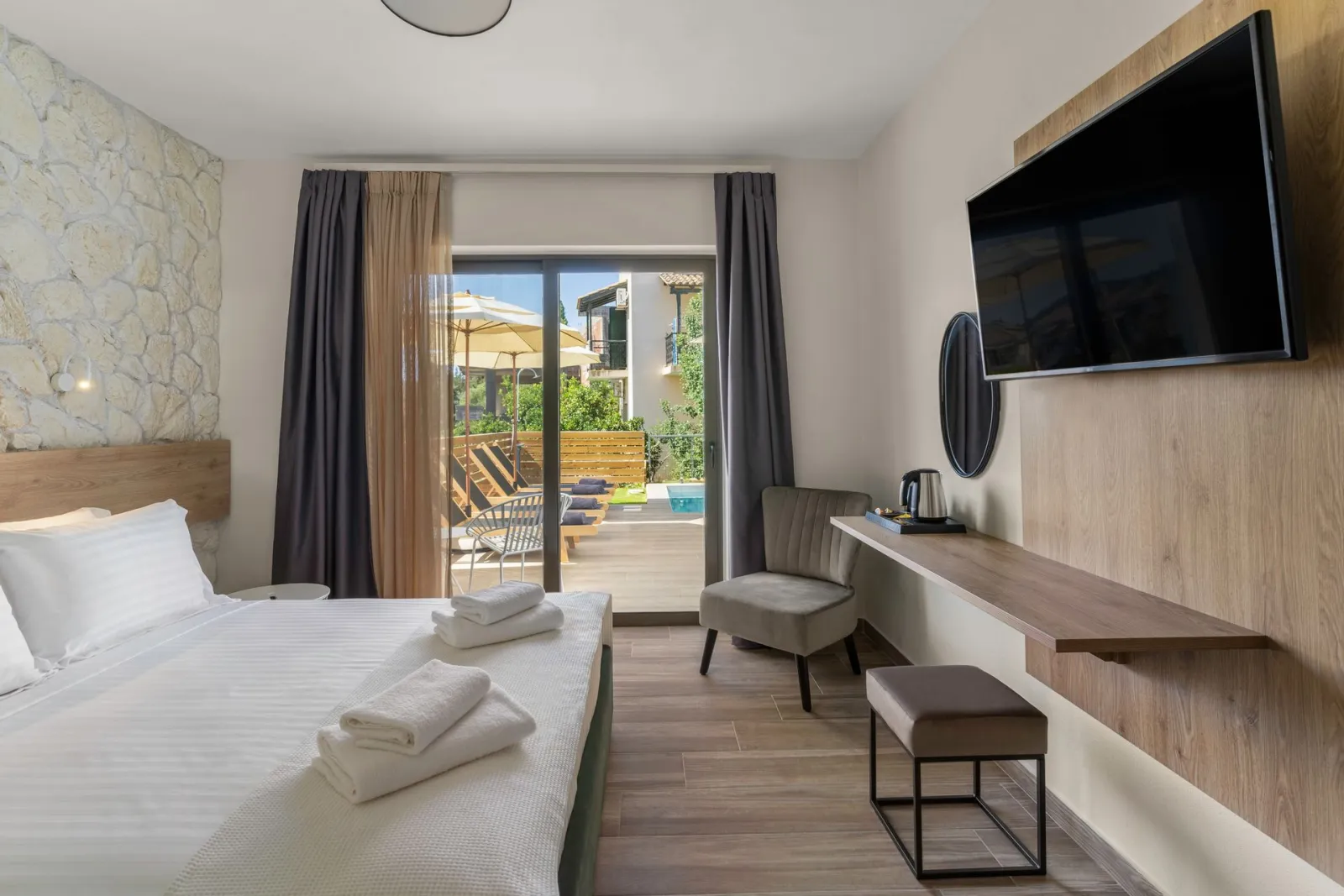 Sigma Luxury Rooms, Sivota, Grčka — Classic Double Room Pool View