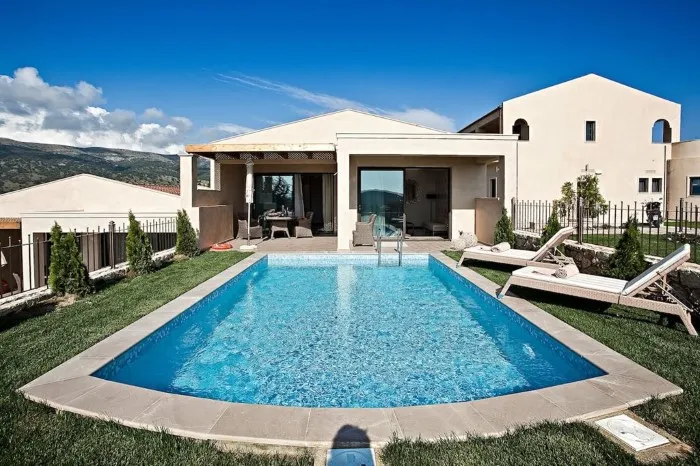 Sivota Diamond Spa Resort, Sivota, Grčka — Villa  Royal Private Pool Villa Partial Sea View