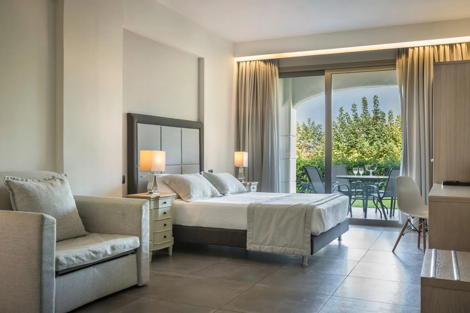 Astra Village Hotel & Suites, Svoronata, Grčka — LUXURY DOUBLE GUESTROOM