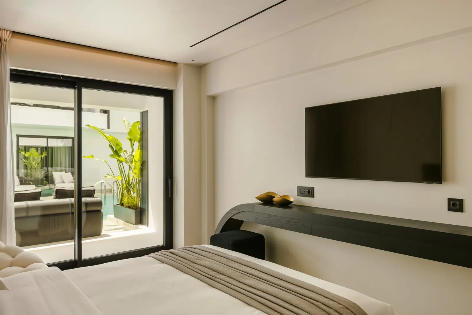 Casaly Hotel & Spa, Argostoli, Grčka — Design Swim Up Room with Shared Pool