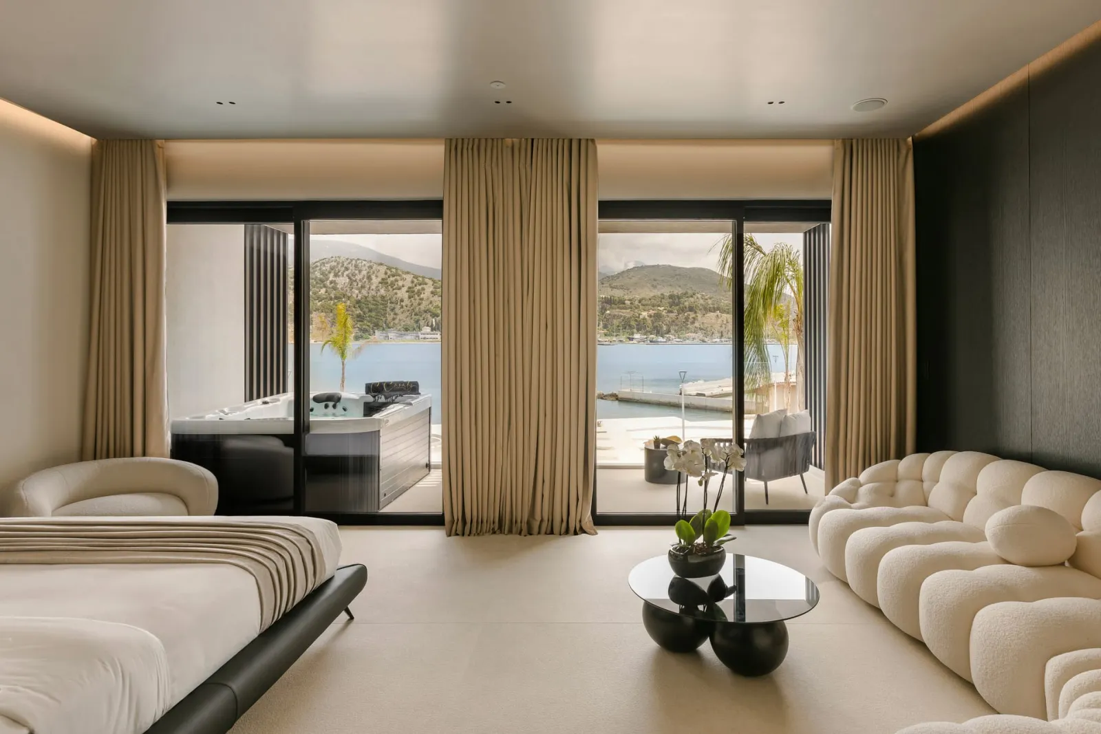 Casaly Hotel & Spa, Argostoli, Grčka — Junior Sea View Suite with Jacuzzi & Hammam
