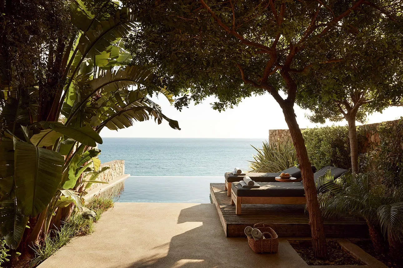 F ZEEN KEFALONIA, Lourdata, Grčka — Superior Raw Retreat with Pool